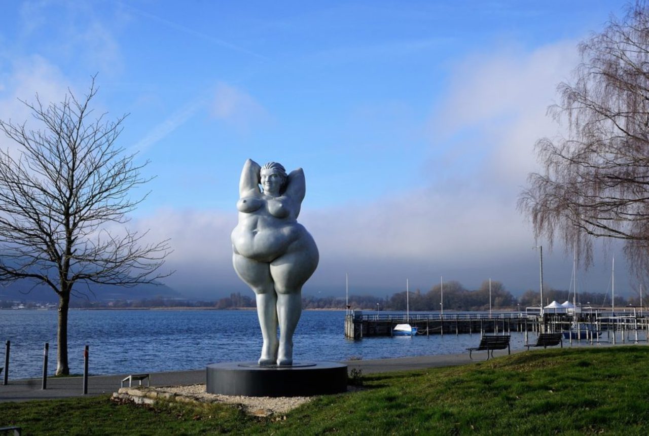 full-body-woman-statue-lake-constance